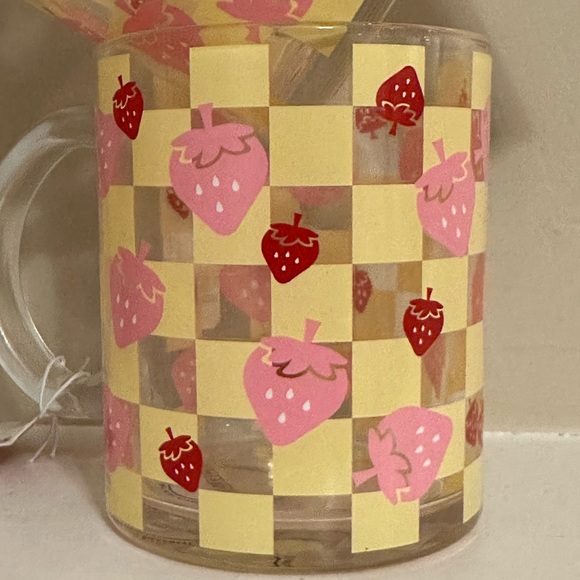 Set of 2 Pink and Yellow Checkerboard Strawberry Glass Mugs Adorable - Picture 5 of 6